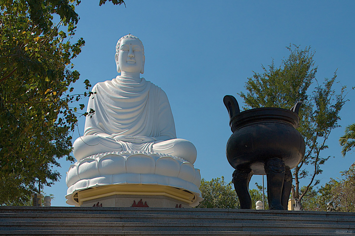 White Buddha @ Long Son Temple